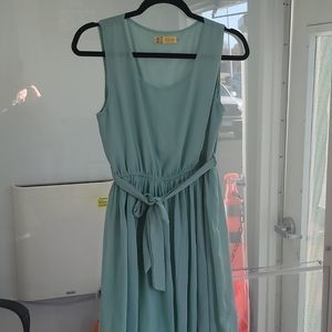 ELH DRESS GOOD PRE-OWNED CONDITION MEDIUM